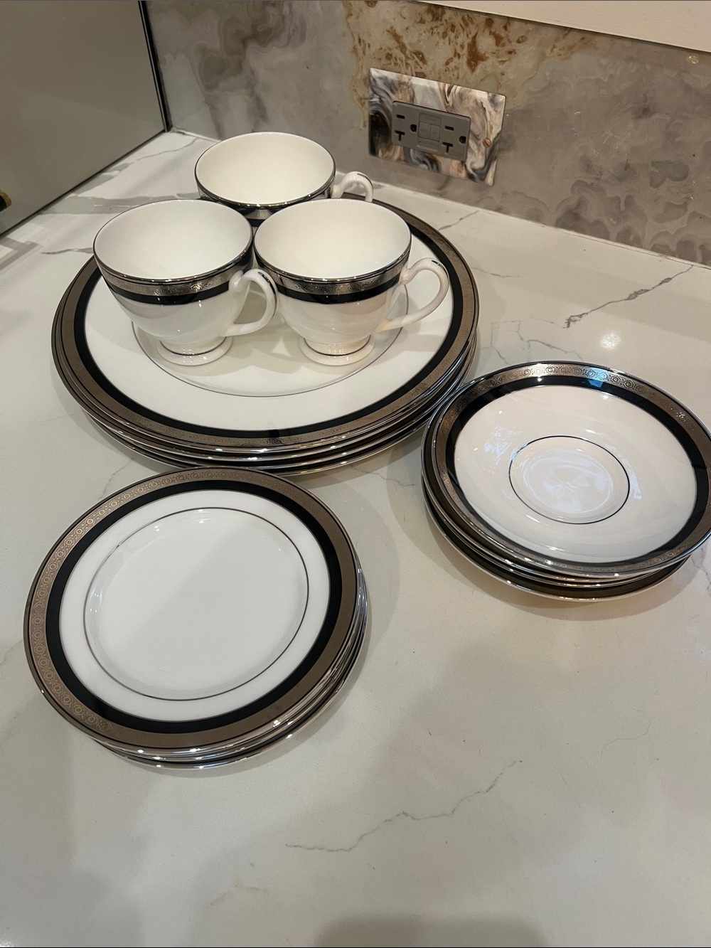 Waterford Colleen 15 Piece Porcelain Set of Fine China Made in England
